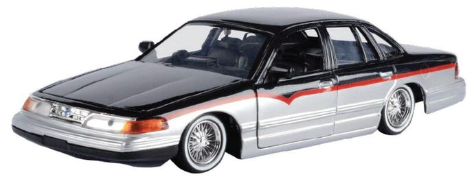 Ford CROWN VICTORIA 1993 sort/sølv/rød 1:24