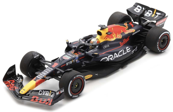 RED BULL RACING ORACLE B18 #1 MAX VERSTAPPEN - WINNER ABU DHABI GP 2022 (WITH TYRE MARKS) mørk blå/rød/gul 1:18