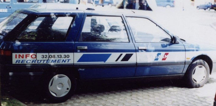 Renault 21 NEVADA GENDARMERIE - INFO RECRUTEMENT 1992 blå/hvid 1:43
