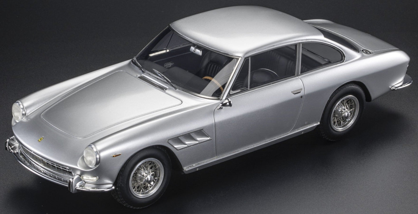 FERRARI 330 GT 2+2 1965 SILVER 1:18