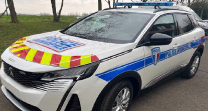 PEUGEOT 3008 2023 POLICE MUNICIPALE WITH RED & YELLOW STRIPING 1:43