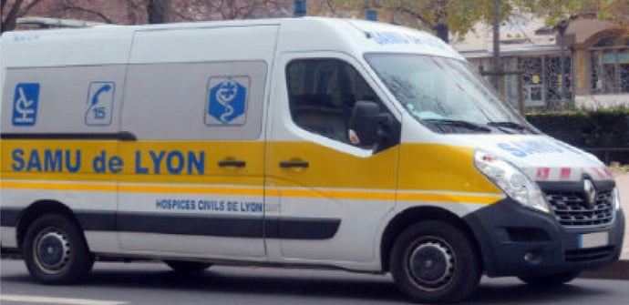 RENAULT MASTER VAN SAMU DE LYON AMBULANCE 2014 WHITE YELLOW 1:43