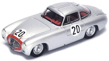 Indlæs billede til gallerivisning Mercedes Benz 300 SL #20 HELFRICH/NIEDERMAYER 2nd 24H LE MANS 1952 sølv/rød 1:18
