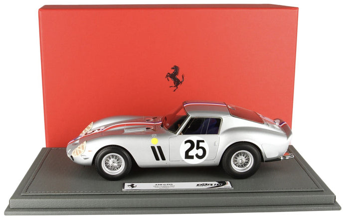 FERRARI 250 GTO 3.0L V12 COUPE TEAM ECURIE FRANCORCHAMPS N 25 4th 24h LE MANS 1963 LEON DERNIER ELDE - PIERRE DUMAY WITH SHOWCASE SILVER 1:18