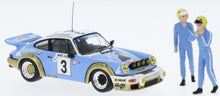 Indlæs billede til gallerivisning Porsche CARRERA RS #3 NICOLAS/LAVERNE WINNER RALLY MONTE CARLO 1978 + FIGUREN lys blå/hvid/guld 1:43