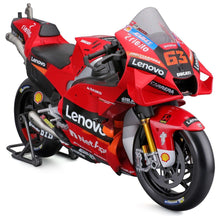 Indlæs billede til gallerivisning Ducati DESMOSEDICI LENOVO TEAM #63 FRANCESCO BAGNAIA MOTO GP WORLD CHAMPION 2022 rød/sort 1:6