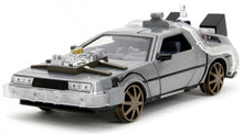 Indlæs billede til gallerivisning DE LOREAN "BACK TO THE FUTURE III" RAILROAD WHEELS W/LIGHTS TRY ME 1:24