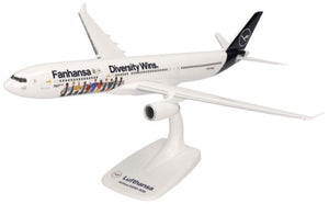 AIRBUS A330-300 Lufthansa Fanhansa - Diversity Wins hvid/mørk blå 1:200