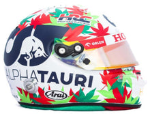 Indlæs billede til gallerivisning ARAI HELMET F1 CASCO HELMET ALPHA TAURI AT04 TEAM ALPHA TAURI N 22 MONZA ITALY GP 2023 YUKI TSUNODA WHITE GREEN RED 1:5