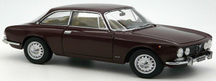 Alfa Romeo 2000 GTV 1973 mørk rød 1:18