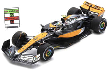 Indlæs billede til gallerivisning MCLAREN F1 TEAM MCL60 #4 LANDO NORRIS 2nd BRITISH GP 2023 + PITBOARD orange/sort/blå 1:18