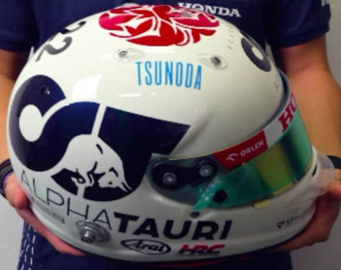 ARAI HELMET F1 CASCO HELMET AT04 TEAM ALPHA TAURI N 22 JAPAN GP 2023 YUKI TSUNODA WHITE 1:5