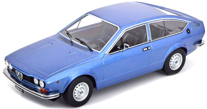 Alfa Romeo ALFETTA GT 1.6 1976 lys blå metallic 1:18