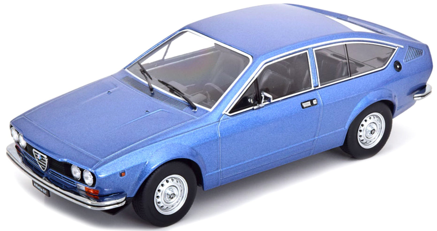 Alfa Romeo ALFETTA GT 1.6 1976 lys blå metallic 1:18