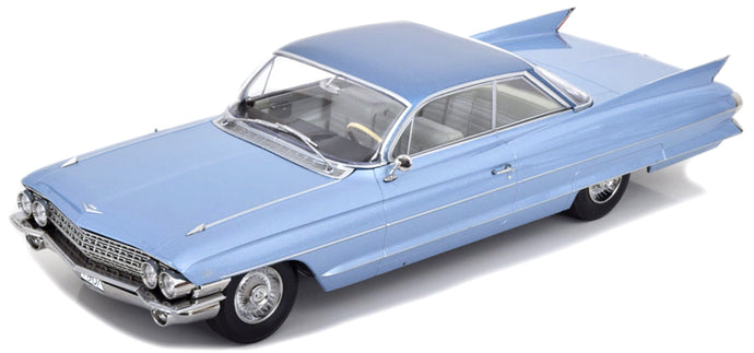 Cadillac SERIES 62 COUPE DEVILLE 1961 lys blå metallic 1:18