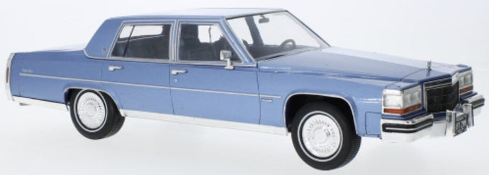 Cadillac FLEETWOOD BROUGHAM 1982 lys blå metallic 1:18