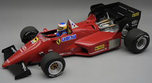 Indlæs billede til gallerivisning Ferrari 126 C4-M2 PRESENTATION VERSION - CHAMPIONSHIP 1984 + FIGUUR rød/sort 1:18
