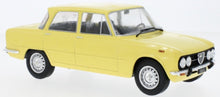 Indlæs billede til gallerivisning ALFA ROMEO GIULIA NUOVA SUPER 1974 LIGHT YELLOW 1:18