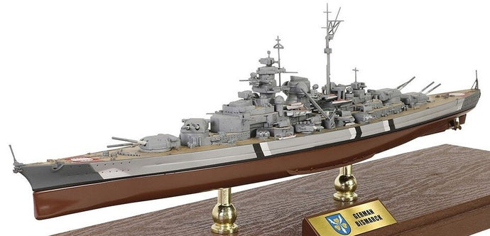 BISMARCK GERMAN BATTLESHIP - BATTLE OF DANMARK 1941 - Full Hull version camouflage 1:700