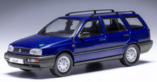 Indlæs billede til gallerivisning VW GOLF III VARIANT PINK FLOYD 1994 MET.BLUE 1:43 fra Ixo Model