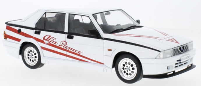 Alfa Romeo 75 TURBO EVOLUZIONE 1987 hvid/rød 1:18