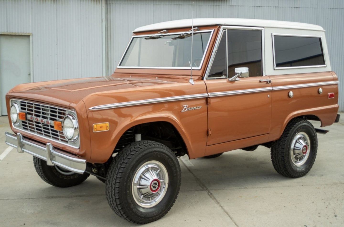 FORD USA BRONCO RANGER 1973 COPPER WHITE 1:18