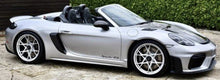 Indlæs billede til gallerivisning PORSCHE 718 SPYDER RS W/WEISSACH PACK 2023 GT MET.SILVER 1:18