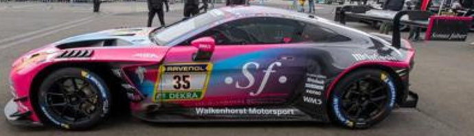 Aston Martin VANTAGE AMR GT3 EVO #35 HULL/MAZATIS/ASSENHEIMER/ORTMANN 24H NURBURGRING 2024 lyserød/lilla 1:43