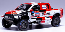 Indlæs billede til gallerivisning TOYOTA HILUX PICK-UP GR DKR TEAM GAZOO RACING N 217 5th RALLY DAKAR 2023 HENK LATEGAN - BRETT CUMMINGS WHITE RED 1:43