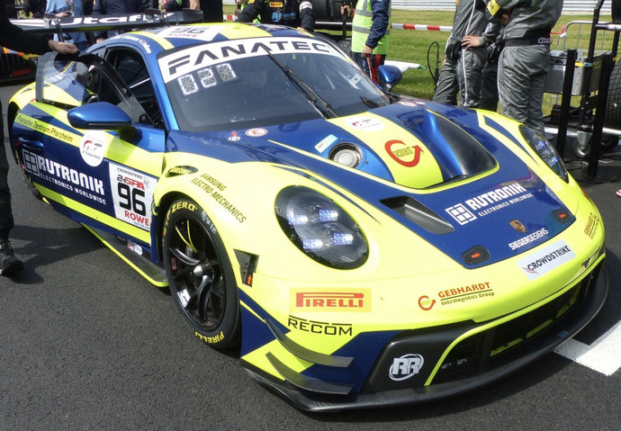 PORSCHE 911 992 GT3 R 4.2L TEAM RUTRONIK RACING N 96 24h SPA 2024 JULIEN ANDLAUER - SVEN MULLER - PATRIC NIEDERHAUSER YELLOW BLUE 1:43