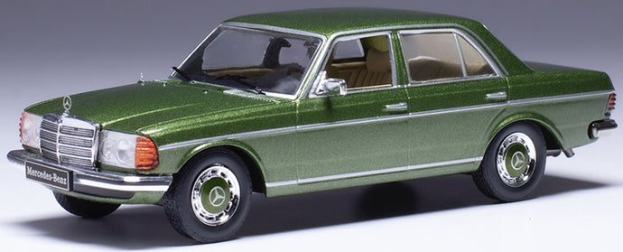 Mercedes Benz 240D (W123) 1976 grøn metallic 1:43 fra Ixo Model