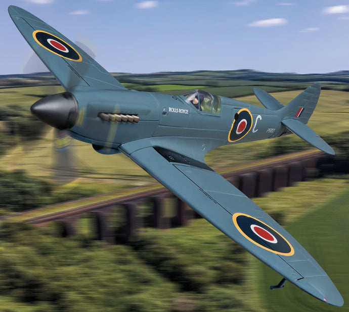 Supermarine SPITFIRE PR.XIX G-RRGN PS853, Rolls Royce Heritage Hanger grå blå 1:72