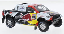 Indlæs billede til gallerivisning Toyota HILUX GR DRK T1 #201 AL-ATTIYAH/BAUMEL DAKAR RALLY 2023 hvid/blå/rød/gul 1:43