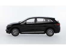 Indlæs billede til gallerivisning Mercedes Benz EQS SUV (X296) ELECTRIC ART LINE 2020 sort 1:43 fra MERCEDES BENZ DEALERMODEL