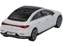 Indlæs billede til gallerivisning Mercedes Benz EQE (V295) hvid/sort 1:43 fra MERCEDES BENZ DEALERMODEL