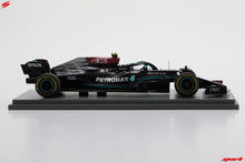 Indlæs billede til gallerivisning MERCEDES-AMG PETRONAS FORMULA ONE TEAM W12 E PERFORMANCE #77 VALTTERI BOTTAS BAHRAIN GP 2021 sort/turkis 1:43