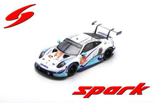Indlæs billede til gallerivisning Porsche 911 RSR-19 #56 PERFETTI/CAIROLI/PERA 24H LE MANS 2021 hvid/blå 1:43
