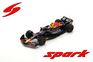 RED BULL RACING ORACLE RB18 #11 SERGIO PEREZ WINNER SINGAPORE GP 2022 mørk blå/rød/gul 1:43