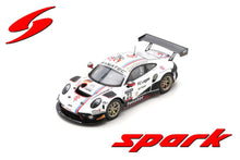 Indlæs billede til gallerivisning Porsche 911 GT3 R #23 SCHELL/JACOMA/LEUTWILER/MENZEL 24H SPA 2021 hvid/sort/rød 1:43