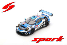 Indlæs billede til gallerivisning Porsche 911 GT3 R #18 OLSEN/BAMBER/TANDY 24H NURBURGRING 2022 blå/hvid/sort 1:43