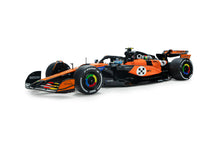 Indlæs billede til gallerivisning McLaren MCL39 Lando Norris #4 GP Monaco '25 Formule 1 orange/sort/blå 1:18