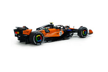 Indlæs billede til gallerivisning McLaren MCL39 Lando Norris #4 GP Monaco '25 Formule 1 orange/sort/blå 1:18