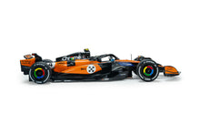 Indlæs billede til gallerivisning McLaren MCL39 Lando Norris #4 GP Monaco '25 Formule 1 orange/sort/blå 1:18