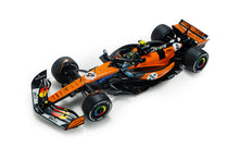Indlæs billede til gallerivisning McLaren MCL39 Lando Norris #4 GP Monaco '25 Formule 1 orange/sort/blå 1:18