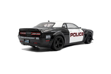 Indlæs billede til gallerivisning Dodge CHALLENGER R/T SCAT PACK WIDEBODY - HIGHWAY POLICE 2023 sort/hvid 1:18
