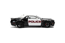 Indlæs billede til gallerivisning Dodge CHALLENGER R/T SCAT PACK WIDEBODY - HIGHWAY POLICE 2023 sort/hvid 1:18