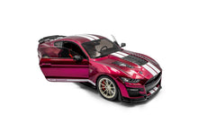 Indlæs billede til gallerivisning SHELBY MUSTANG GT500KR 2023 MET.PURPLE/WHITE STRIPES 1:18