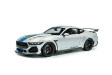 Indlæs billede til gallerivisning FORD USA MUSTANG SHELBY SUPER SNAKE COUPE 2025 SILVER BLUE 1:18