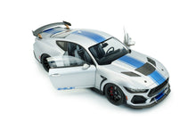 Indlæs billede til gallerivisning FORD USA MUSTANG SHELBY SUPER SNAKE COUPE 2025 SILVER BLUE 1:18
