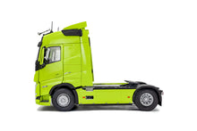 Indlæs billede til gallerivisning VOLVO FH GLOBETROTTER XL 2023 NEON GREEN 1:24